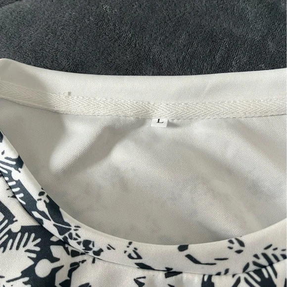 NWOT Winter Snowman Sweatshirt, Snowflakes, Large, Dark Gray - Picture 6 of 6